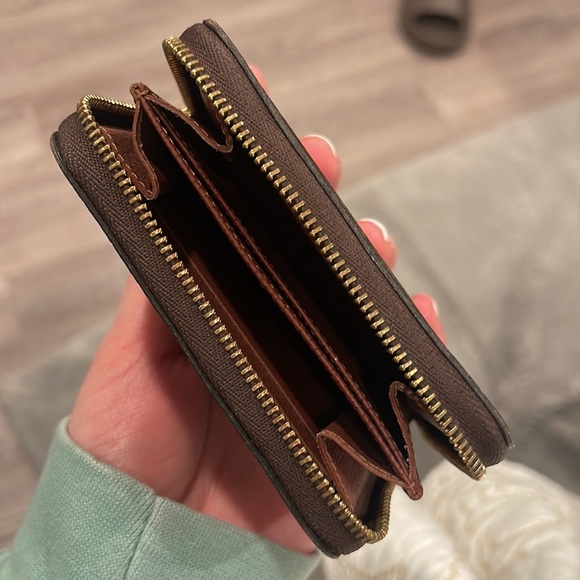 Louis Vuitton Wallet - Picture 4 of 10